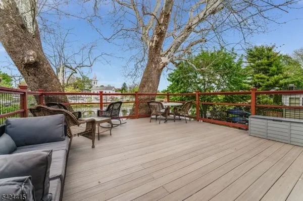 31 Center St, Clinton Town, NJ 08809