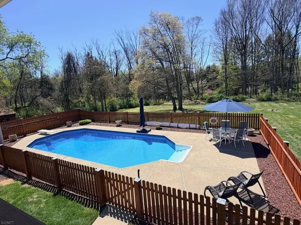 4 Valley Pl, Chester Twp., NJ 07930