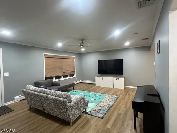 6 Lori Ln, Lincoln Park Boro, NJ 07035