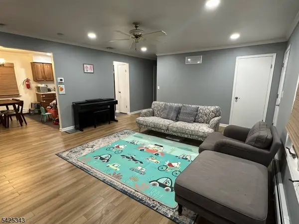 6 Lori Ln, Lincoln Park Boro, NJ 07035