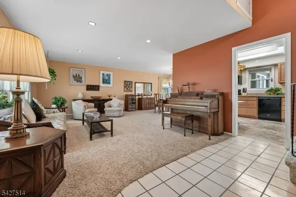 66 Warwick Cir, Springfield Twp., NJ 07081