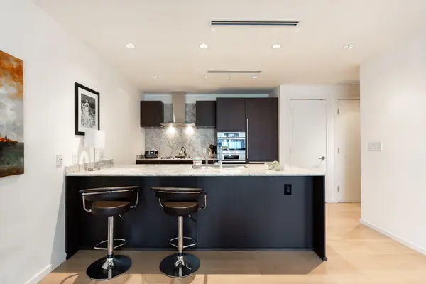 180 University AVE #2604, Toronto C01, ON M5H 0A2