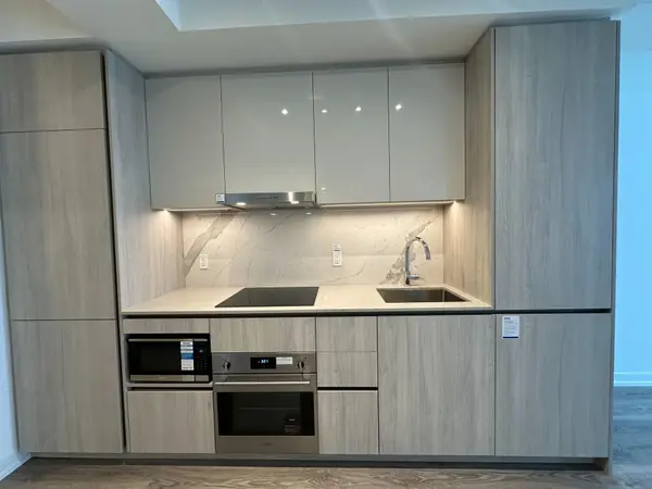 8 Interchange WAY #3811, Vaughan, ON L4K 5Z7