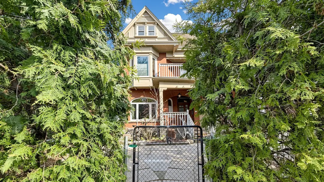 26 MACDONELL AVE, Toronto W01, ON M6R 2A2