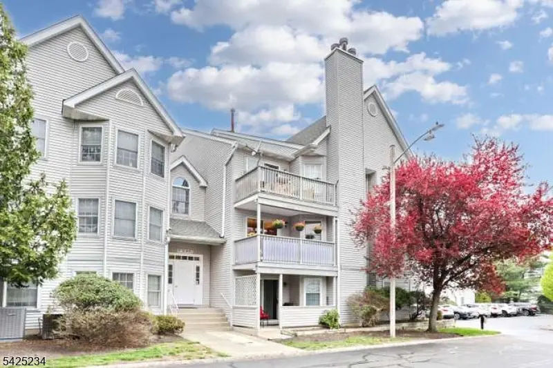 101 Quartz Ln, Paterson City, NJ 07501