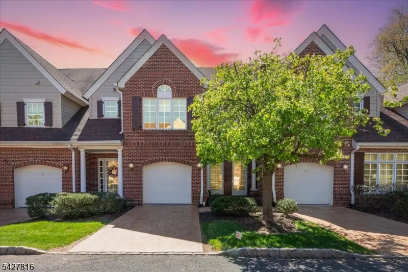 29 Schmidt Cir, Watchung Boro, NJ 07069