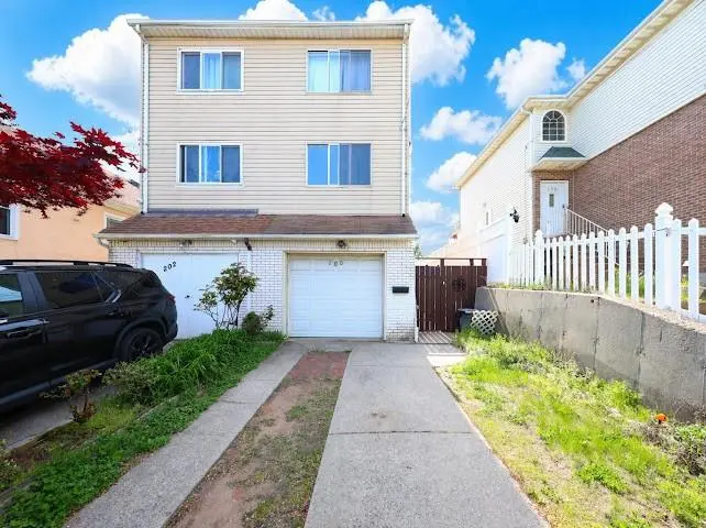 200 Sand LN, Staten  Island, NY 10305