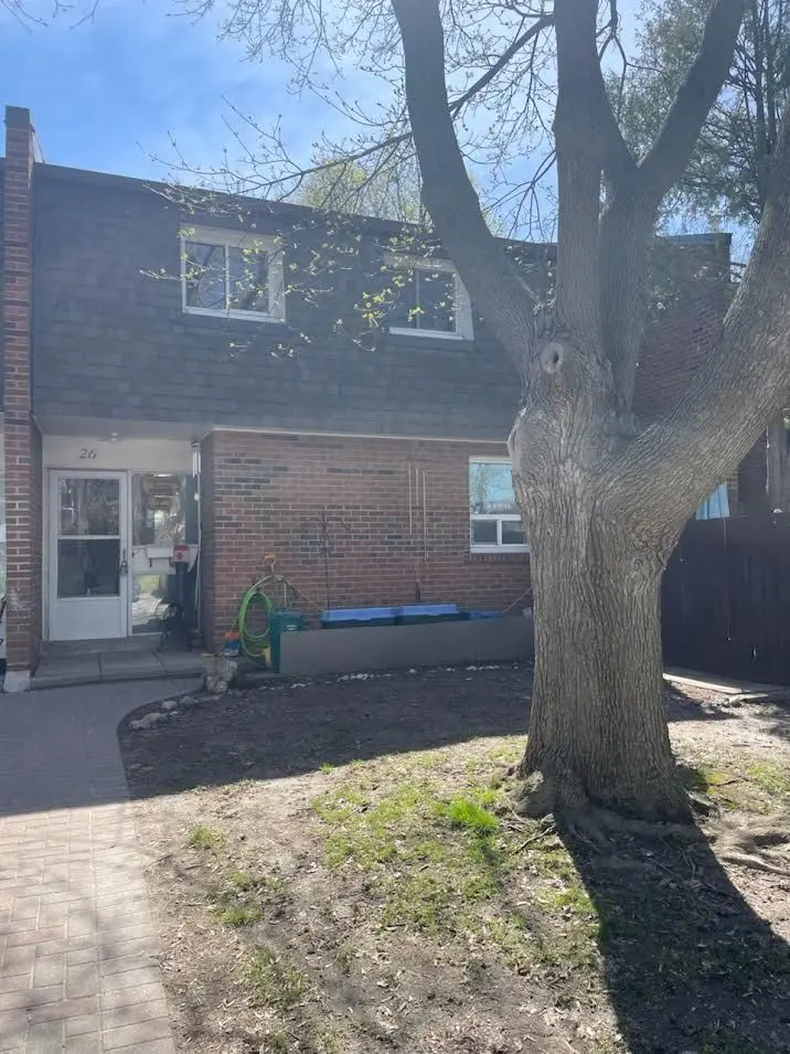 101 Dovedale DR #26, Whitby, ON L1N 1Z7