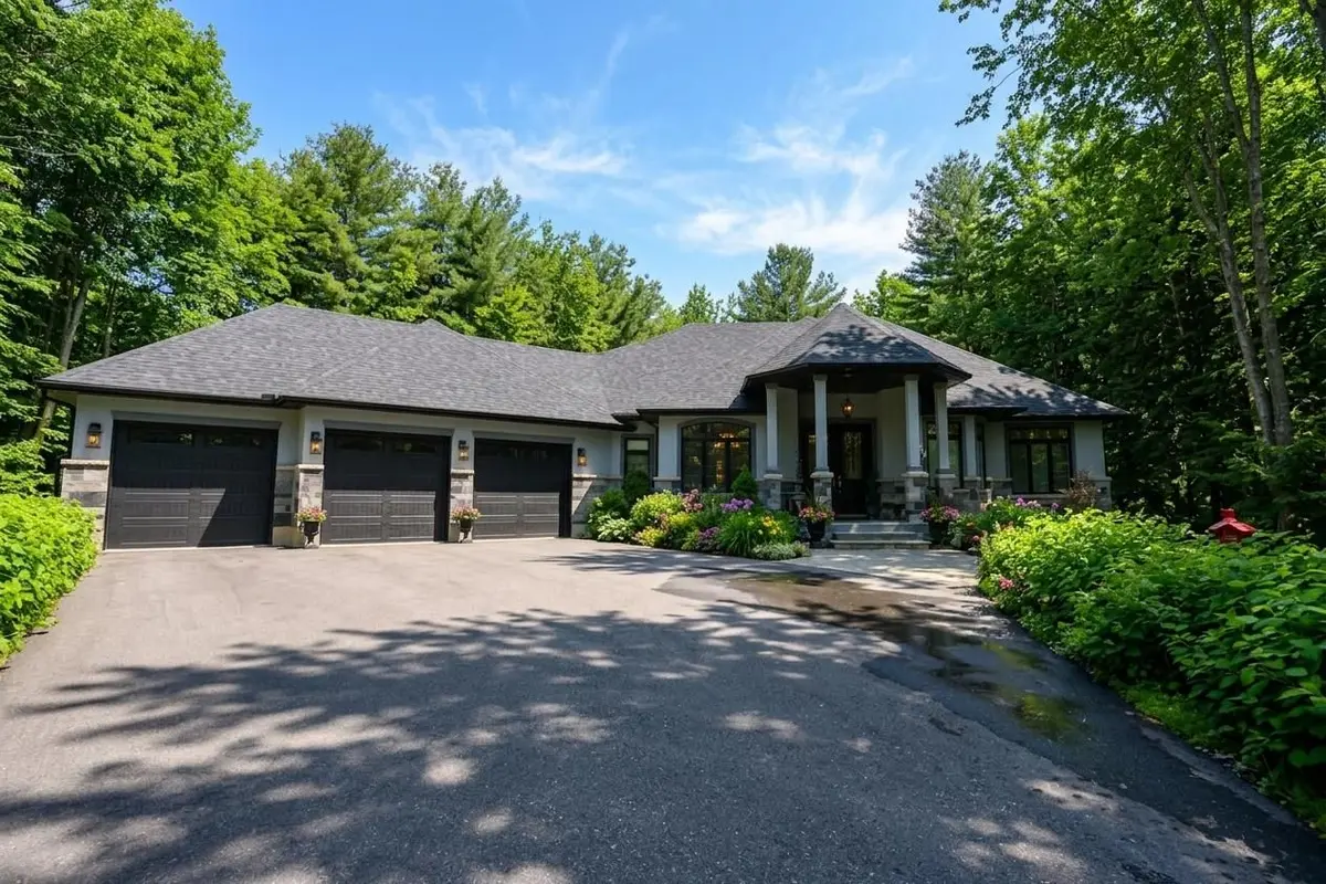 2 Sycamore CIR, Springwater, ON L0L 2K0