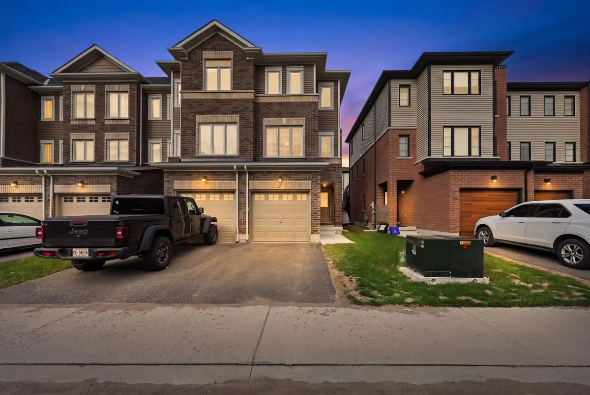 21 Pumpkin Corner CRES, Barrie, ON L9J 0T5