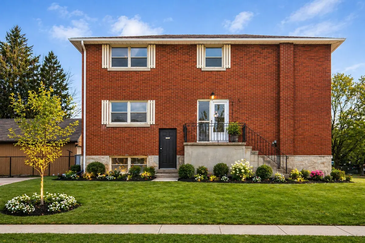 7 Balmoral DR, Kitchener, ON N2M 2J7