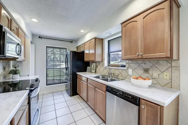 1716 Rosemeade Circle, Carrollton, TX 75007