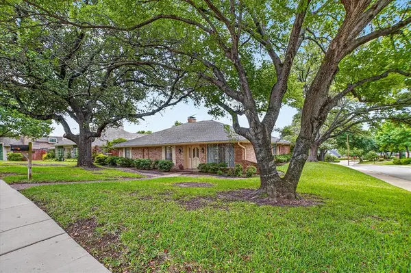 6804 Kenwhite Drive, Dallas, TX 75231