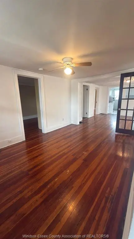 843 ELLROSE ##Upper, Windsor, ON N8Y 3W6