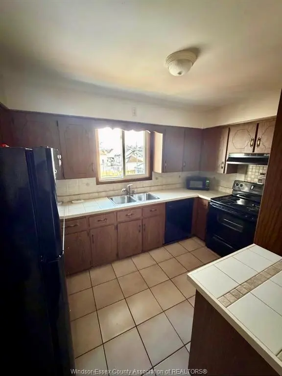 745 CATARAQUI, Windsor, ON N9A 3P3