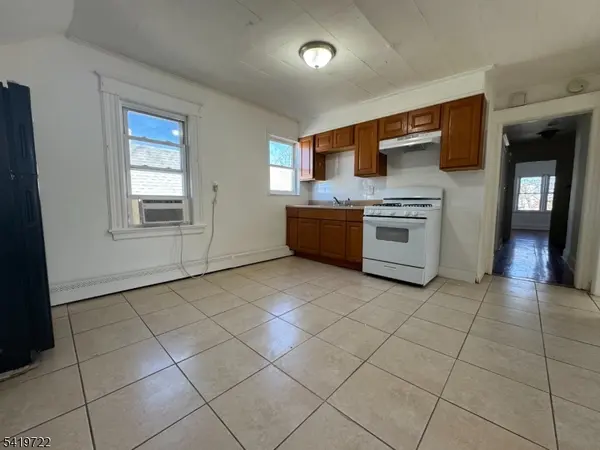 82 E 18Th St, Paterson City, NJ 07524