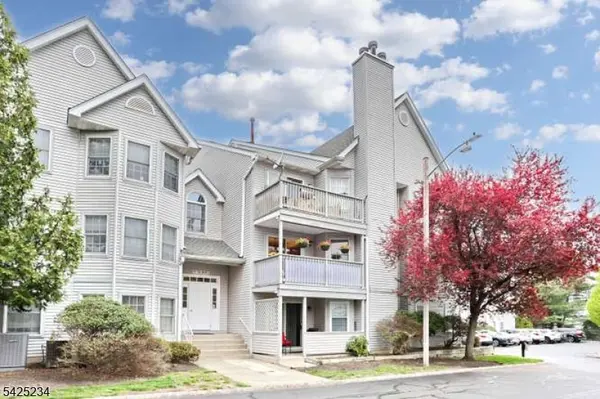 101 Quartz Ln, Paterson City, NJ 07501