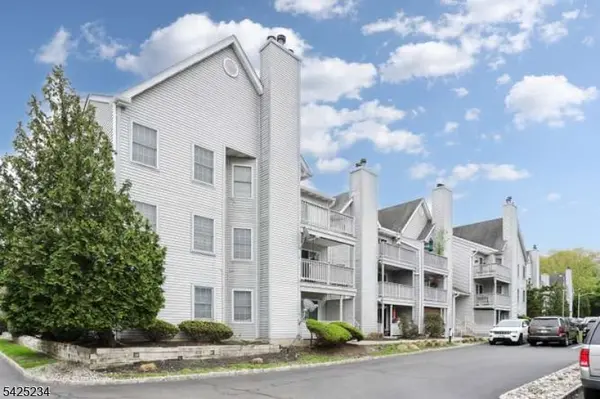 101 Quartz Ln, Paterson City, NJ 07501