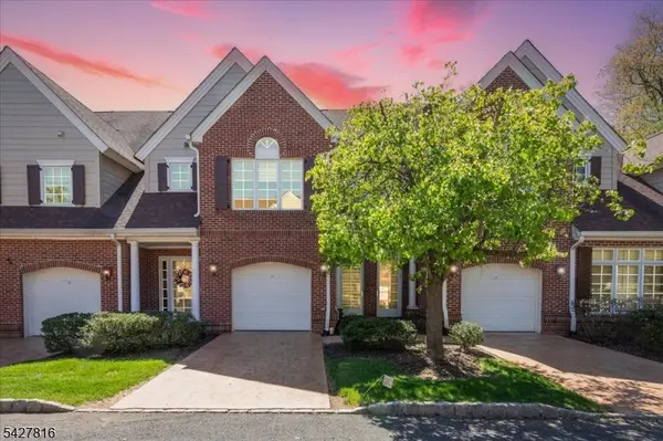 29 Schmidt Cir, Watchung Boro, NJ 07069