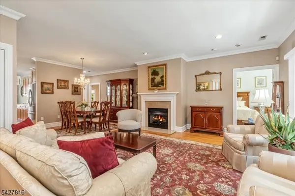 29 Schmidt Cir, Watchung Boro, NJ 07069