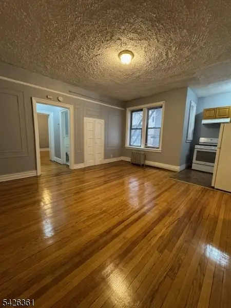 1116 Anna St #2D, Elizabeth City, NJ 07201