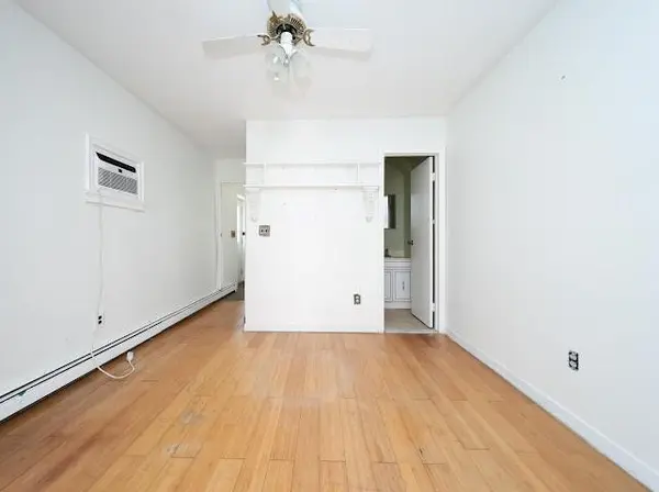 200 Sand LN, Staten  Island, NY 10305