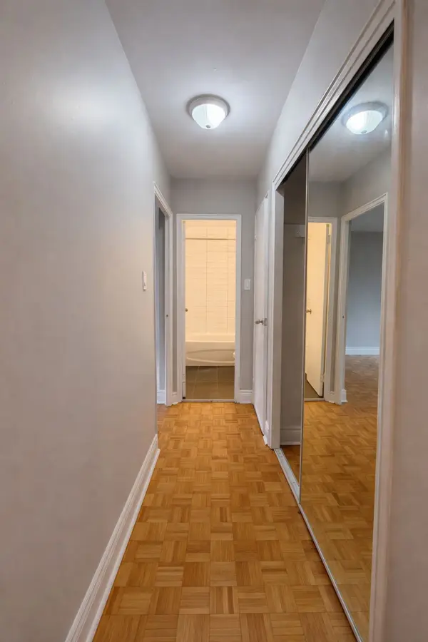 1002 Lawrence AVE E #104, Toronto C13, ON M3C 1R4