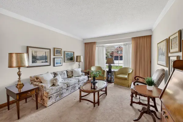 108 Golf Links DR, Aurora, ON L4G 3V3