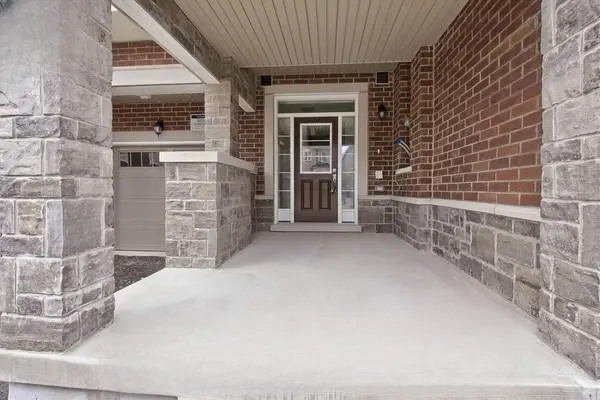 34 Paisley DR, Bradford West Gwillimbury, ON L3Z 4P2