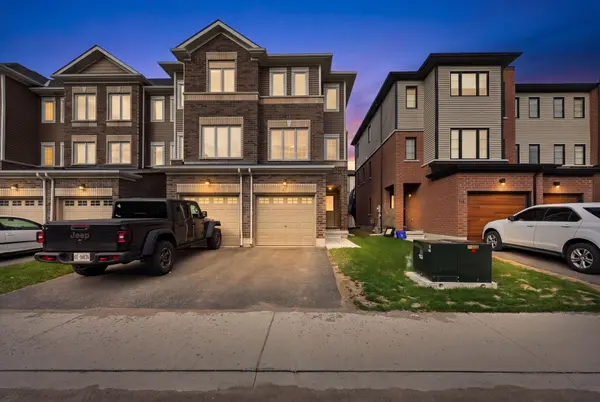 21 Pumpkin Corner CRES, Barrie, ON L9J 0T5