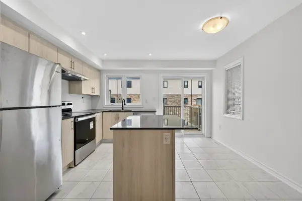 21 Pumpkin Corner CRES, Barrie, ON L9J 0T5