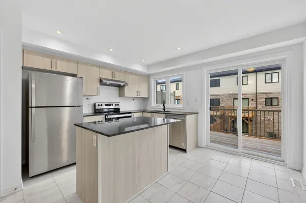 21 Pumpkin Corner CRES, Barrie, ON L9J 0T5