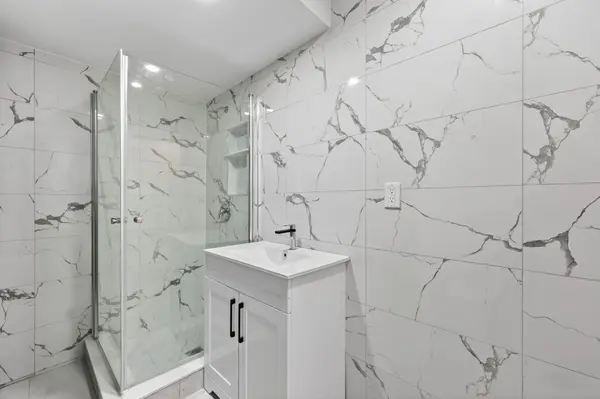 21 Pumpkin Corner CRES, Barrie, ON L9J 0T5