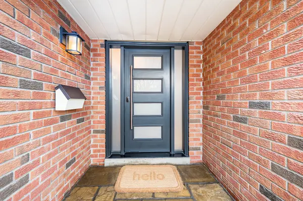 8 Wadsworth CIR, Brampton, ON L6Z 1W7