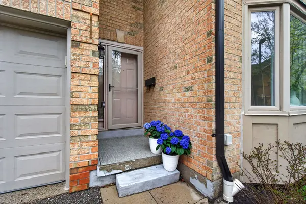 4635 Regents TER #30, Mississauga, ON L5R 1X4