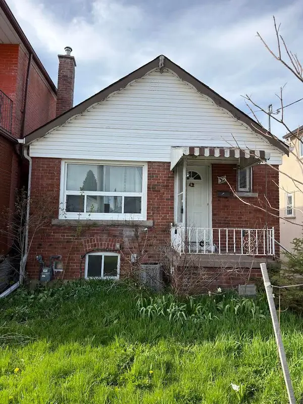 32 Belgravia AVE #Main, Toronto W04, ON M6E 2M5
