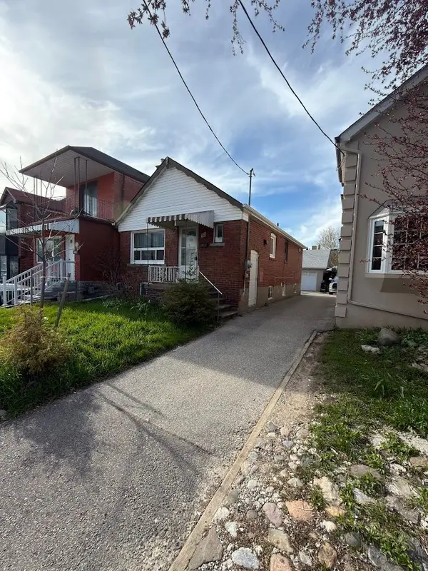 32 Belgravia AVE #Main, Toronto W04, ON M6E 2M5