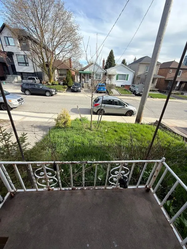 32 Belgravia AVE #Main, Toronto W04, ON M6E 2M5
