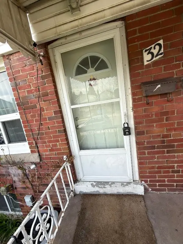 32 Belgravia AVE #Main, Toronto W04, ON M6E 2M5