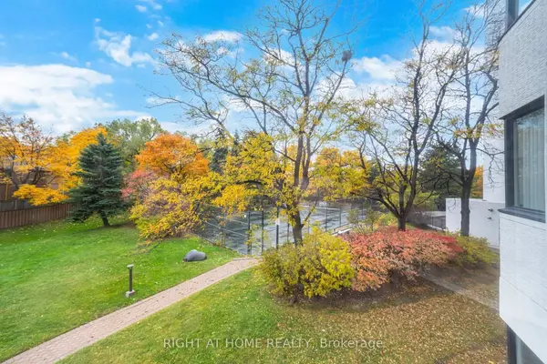 1360 Rathburn RD E #208, Mississauga, ON L4W 4H4