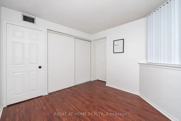 1360 Rathburn RD E #208, Mississauga, ON L4W 4H4