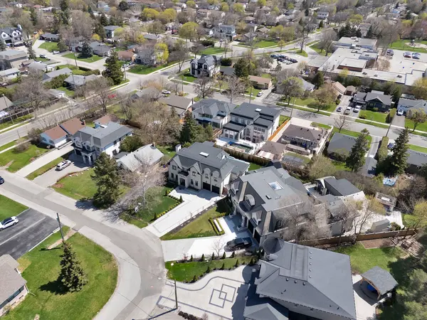 162 Oliver PL, Oakville, ON L6H 1K8