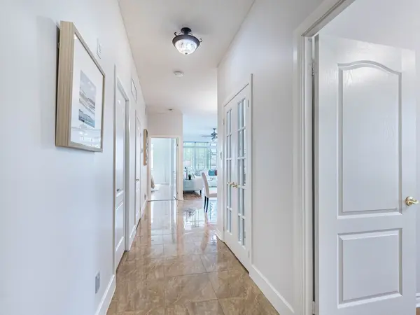 10 Dayspring CIR #109, Brampton, ON L6P 1B9