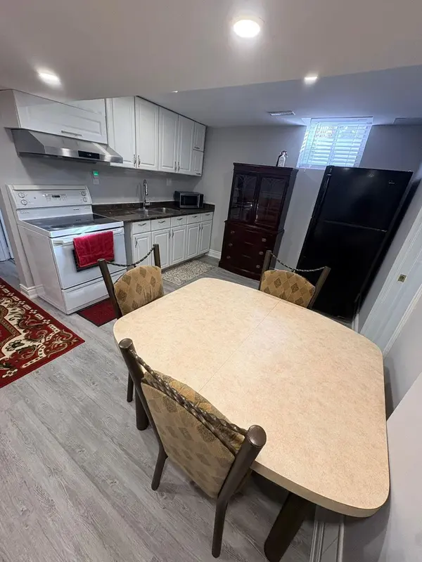 2 Cortez CT, Brampton, ON L6X 3Z4