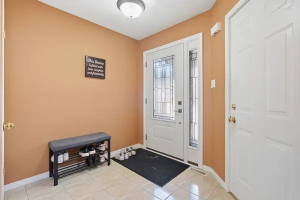 646 Ridgeview DR, London East, ON N5Y 5T8