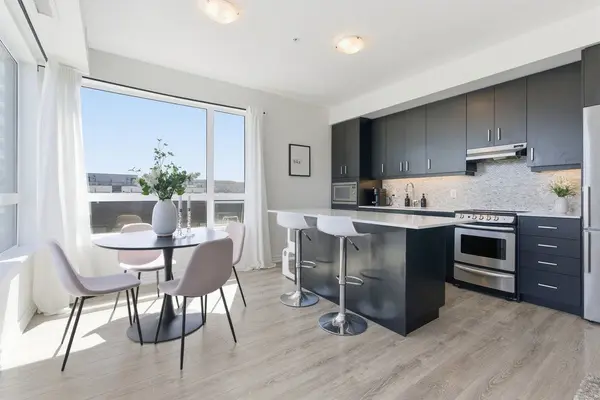 40 Esplanade LN #406, Grimsby, ON L3M 0G9