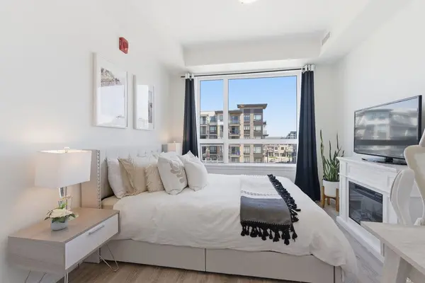 40 Esplanade LN #406, Grimsby, ON L3M 0G9