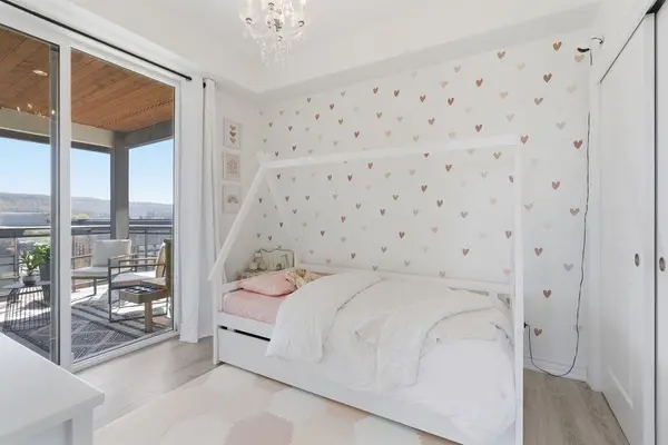 40 Esplanade LN #406, Grimsby, ON L3M 0G9