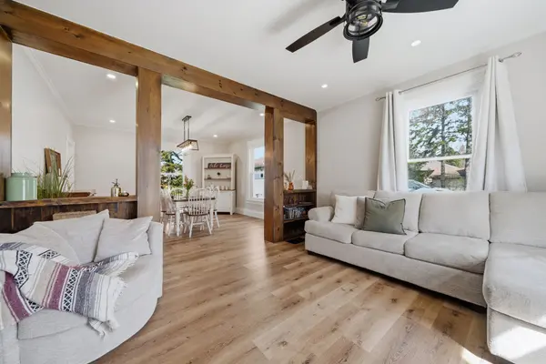 206 County Road 10 RD, Prince Edward County, ON K0K 2T0