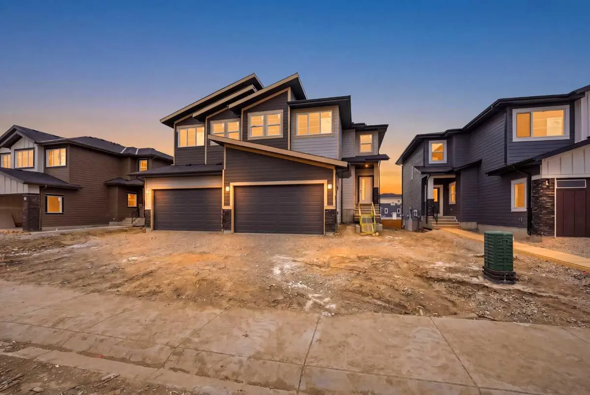 30 Waterford Mews, Chestermere, AB T1X 3B4